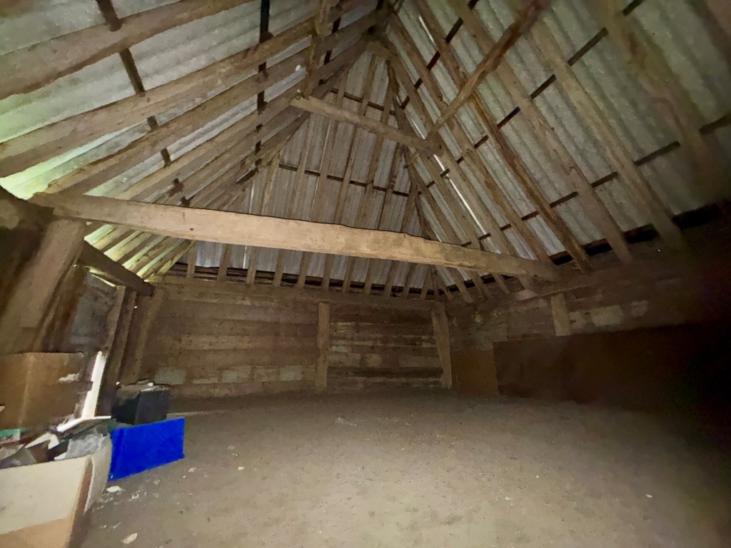 Lot: 166 - BARN WITH PLANNING FOR RESIDENTIAL CONVERSION - Upper level internal photo